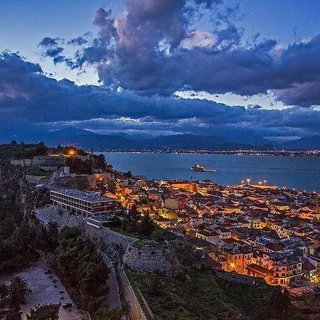 Xenon Christina Vivári