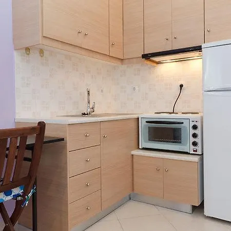 Xenon Christina Vivári