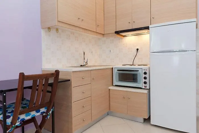 Xenon Christina Vivári